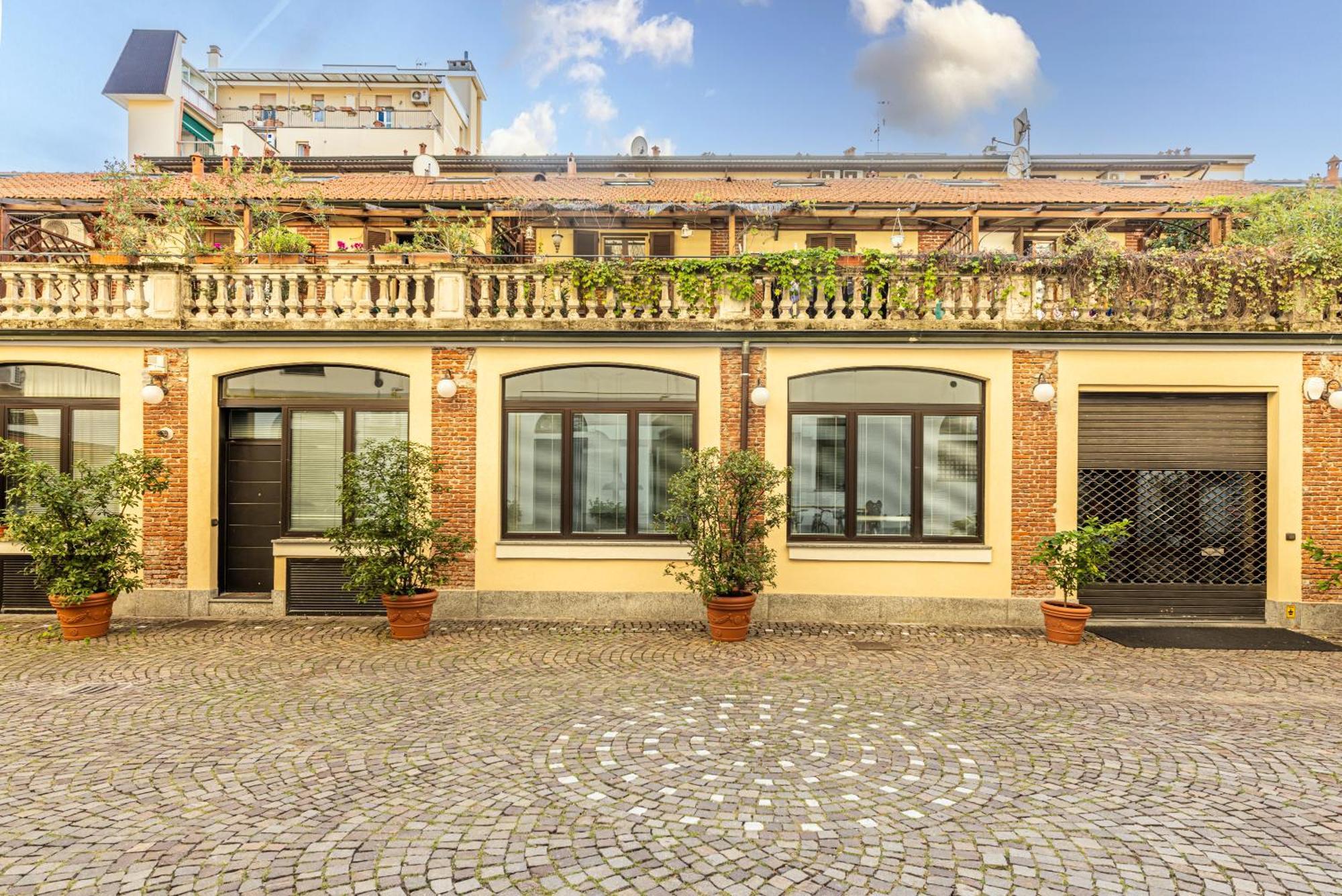 Free Parking Duomo-Porta Romana "Casa Del Pittore" Милан Экстерьер фото