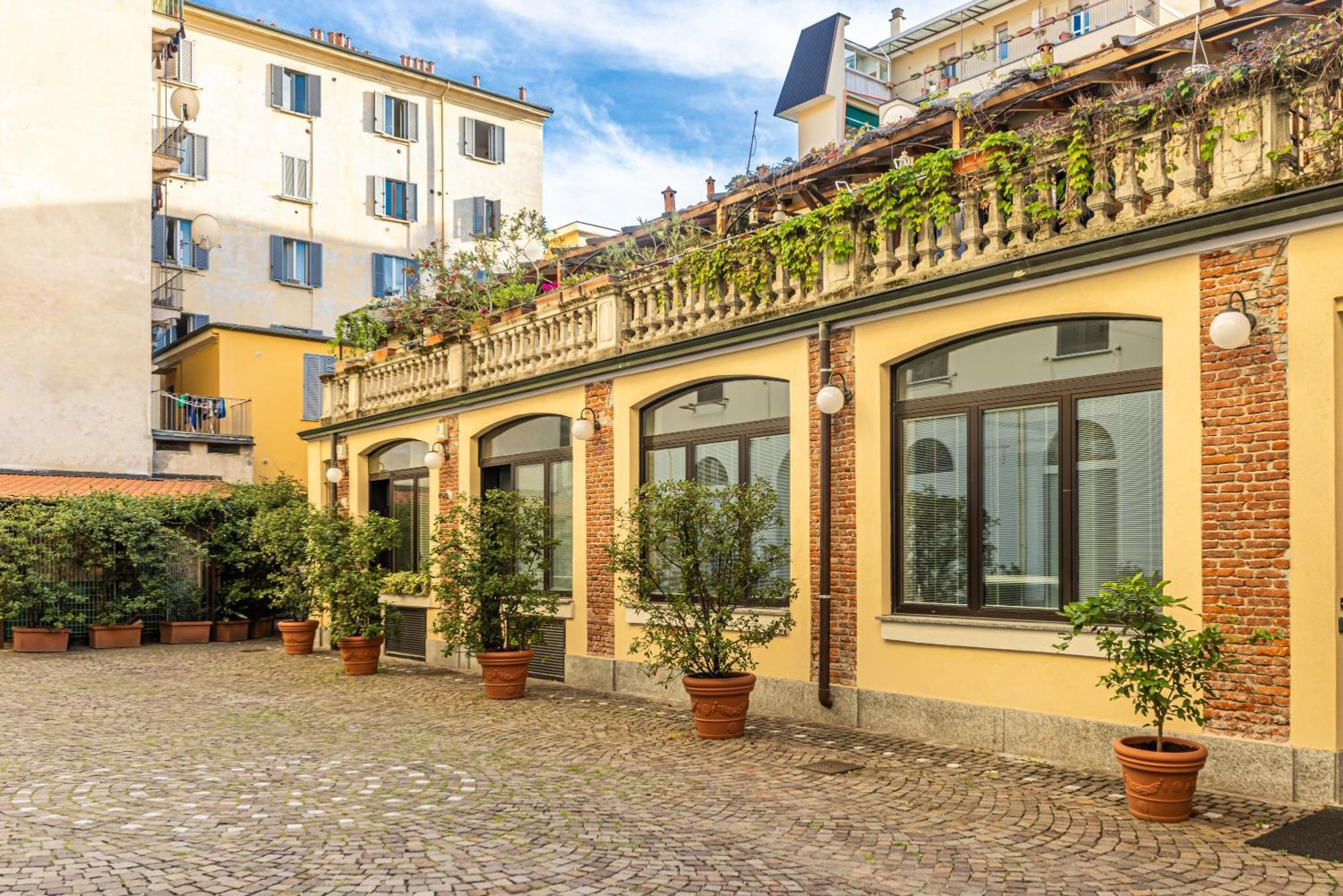 Free Parking Duomo-Porta Romana "Casa Del Pittore" Милан Экстерьер фото